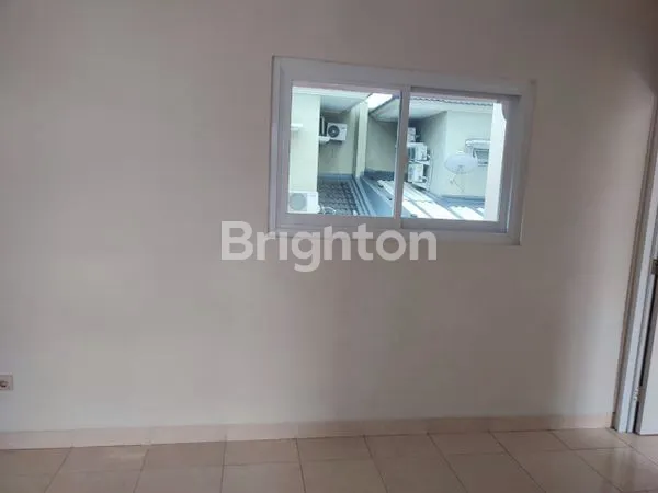 image DISEWA RUMAH DI MONACO GADING SERPONG (6)