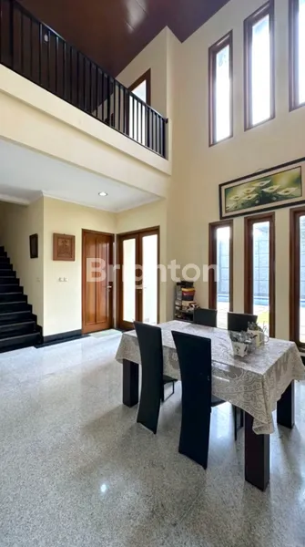 image RUMAH ARTISTIK BERKELAS DAN NYAMAN DALAM CLUSTER - PANGERAN ANTASARI JAKSEL (2)