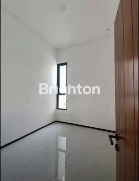 image RUMAH SIAP HUNI WIGUNA TENGAH – 1,5 LANTAI, HADAP UTARA, SHM + IMB (6)