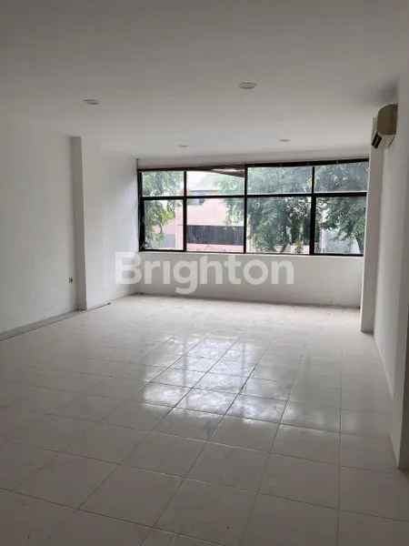 image RUKO STRATEGIS 4 LT DI ITC ROXYMAS, LUAS 300 M² (6)