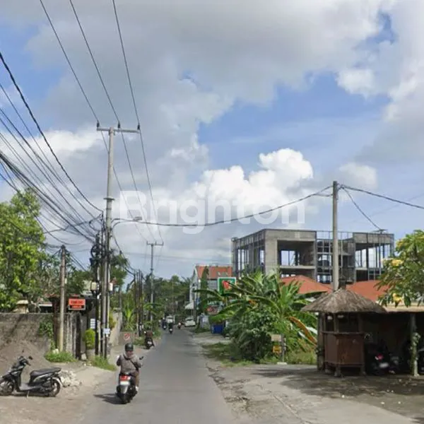 LAHAN BONUS VILLA JOGLO DI JALAN UTAMA UMALAS LESTARI, UMALAS - BALI