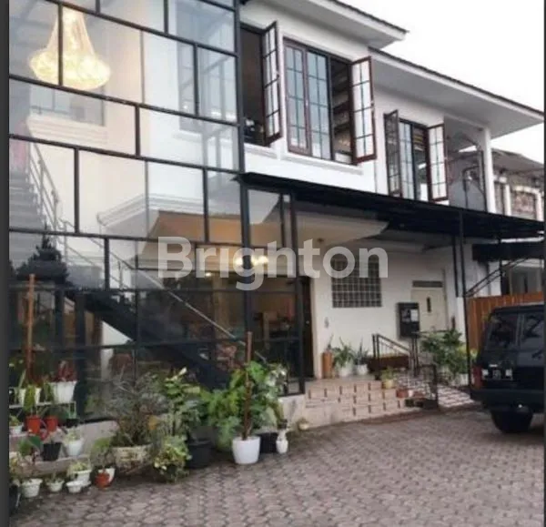 VILLA EKSKLUSIF 1 HEKTAR DEKAT JEMBATAN GANTUNG KADUDAMPIT SUKABUMI