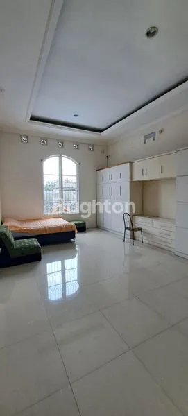 image SEWA RUMAH 2 LANTAI, LUAS DAN NYAMAN DI LOKASI STRATEGIS (7)