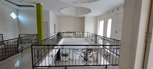 image SEWA RUMAH 2 LANTAI, LUAS DAN NYAMAN DI LOKASI STRATEGIS (5)