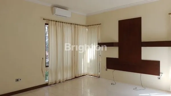 image RUMAH DISEWAKAN SIAP HUNI  SEMI FURNISED SI SANUR (3)