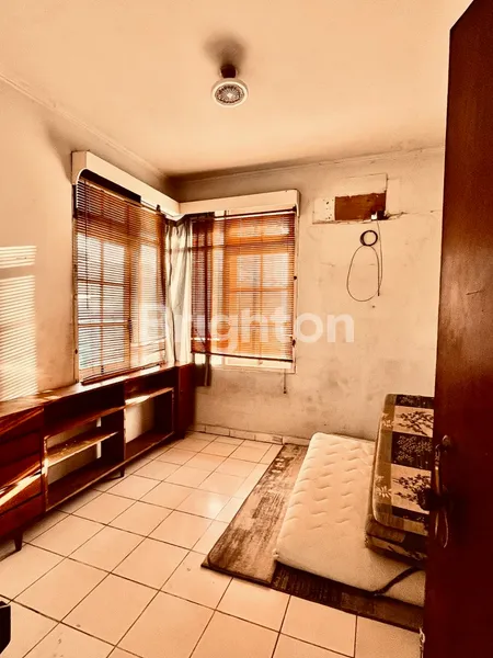 image DIJUAL RUMAH 3 LANTAI DEKAT STBA LIA PENGADEGAN (4)