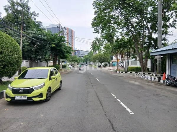 image DISEWAKAN RUMAH KOMERSIAL STRATEGIS DI JALAN IMAM BONJOL, TEGALSARI, SURABAYA (5)