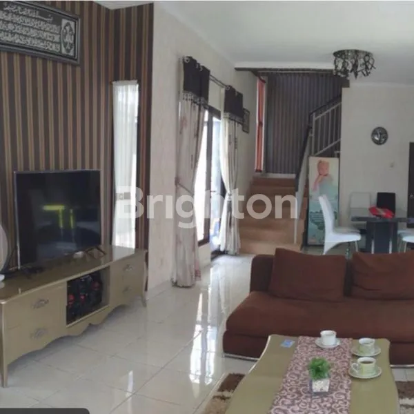 image RUMAH MEWAH DENGAN KOLAM RENANG (4)