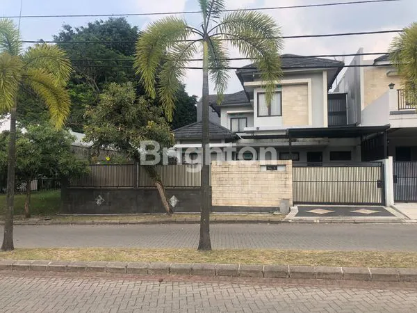 image RUMAH MEWAH DENGAN KOLAM RENANG (1)