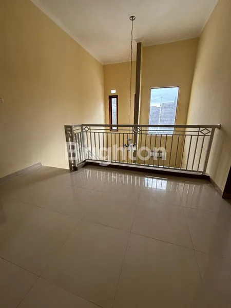 image JUAL RUMAH TENGAH KOTA (4)