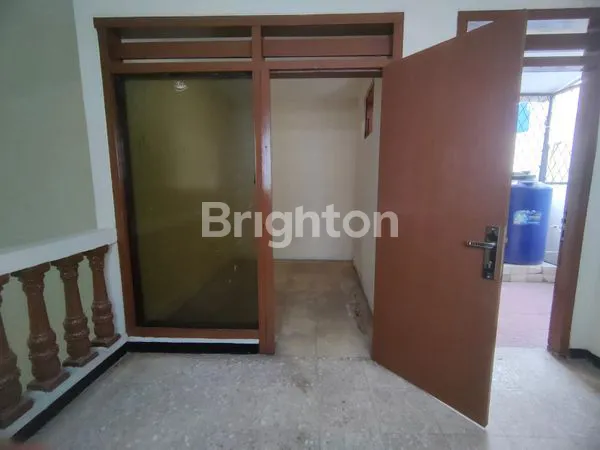 image RUMAH BARU RENOVASI SIAP HUNI DI KEBUN JERUK, 3 KT (2)