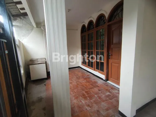 image RUMAH BARU RENOVASI SIAP HUNI DI KEBUN JERUK, 3 KT (3)