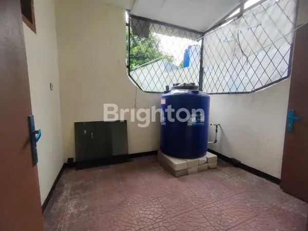 image RUMAH BARU RENOVASI SIAP HUNI DI KEBUN JERUK, 3 KT (6)