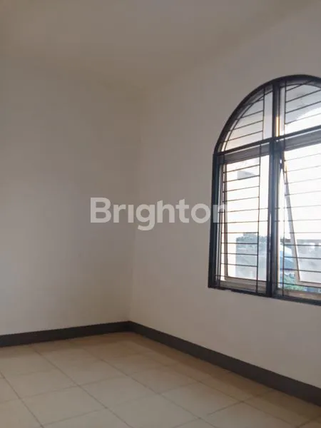 image RUKO 2 LANTAI STRATEGIS DI HARAPAN INDAH BEKASI (6)