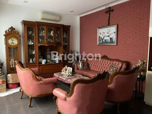 image RUMAH MEWAH 3 LANTAI SEMI FURNISHED DI MENTENG ATAS (3)