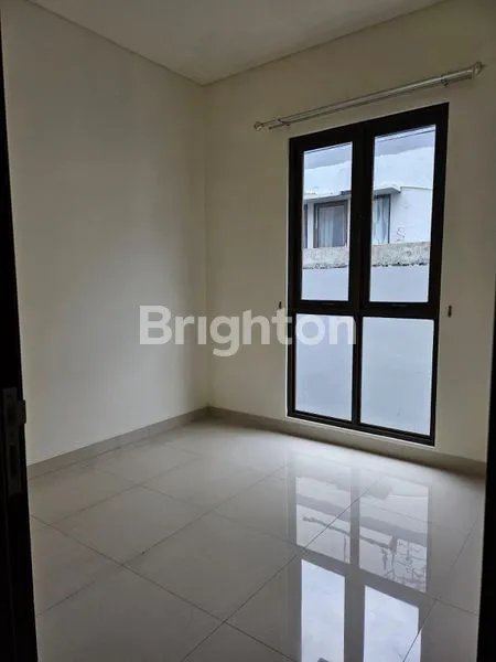 image RUMAH 2 LANTAI SIAP HUNI THE EMINENT BSD (5)