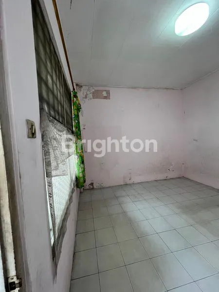 image DISEWAKAN RUANG USAHA DAN TEMPAT TINGGAL DI KARTASURA KOTA, LOKASI STRATEGIS DAN BAGUS, DEKAT PASAR DAN TOSERBA LUWES!!  (2)