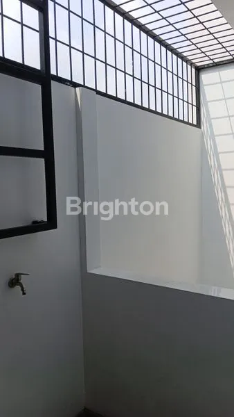 image RUMAH MEWAH NEO-KLASIK 3 LANTAI DI SEIKA RESIDENCE | AREA BERKEMBANG | AKSES STRATEGIS | BONUS KITCHEN SET PREMIUM (6)