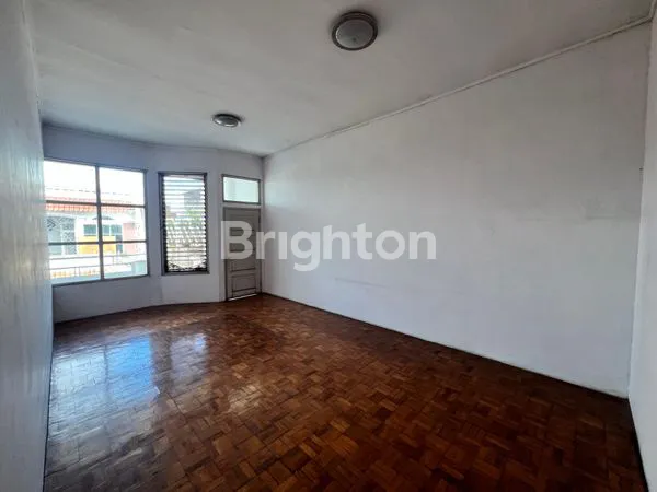 image DISEWAKAN RUANG USAHA DAN TEMPAT TINGGAL DI KARTASURA KOTA, LOKASI STRATEGIS DAN BAGUS, DEKAT PASAR DAN TOSERBA LUWES!!  (4)