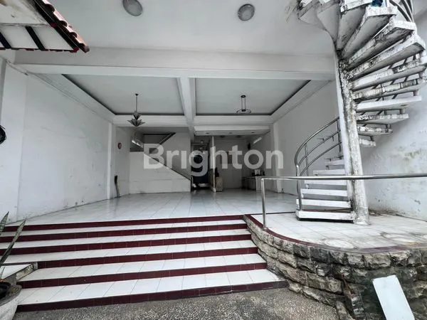 image DISEWAKAN RUANG USAHA DAN TEMPAT TINGGAL DI KARTASURA KOTA, LOKASI STRATEGIS DAN BAGUS, DEKAT PASAR DAN TOSERBA LUWES!!  (6)