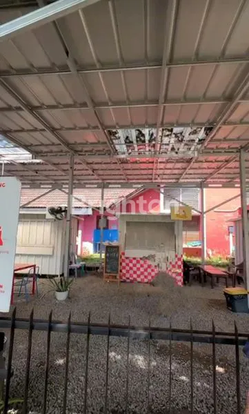 image RUMAH BEKAS CAFE STRATEGIS DI BOGOR (3)