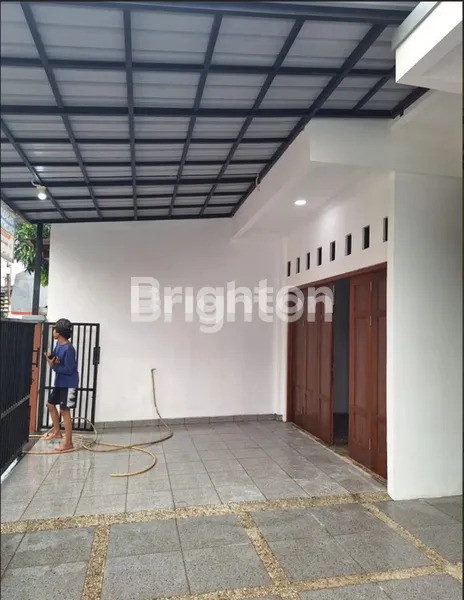 image RUMAH 2 LANTAI NYAMAN,STRATEGIS & SIAP HUNI DI BINA ASIH 3 JATIASIH BEKASI  (2)