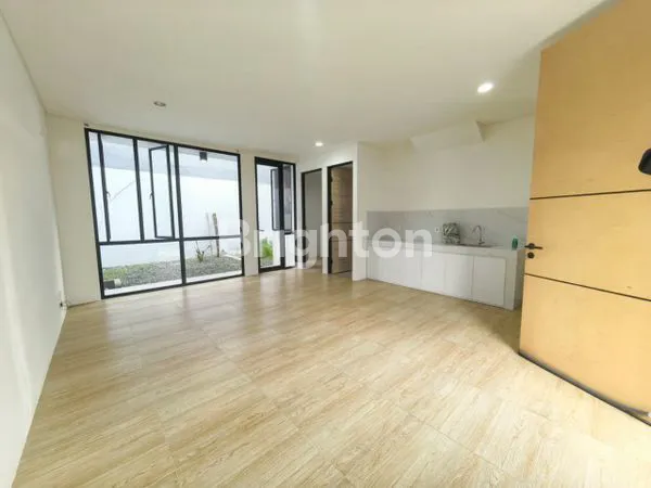 image DIJUAL RUMAH MODERN 3 KT DI JALAN BOULEVARD, SIAP HUNI (4)