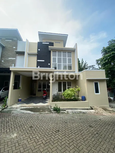 image RUMAH SIAP HUNI 2 LANTAI  MANSION RESIDENCE PONDOK KELAPA – LOKASI PREMIUM, SEMI FURNISH, JALAN 3 MOBIL (1)