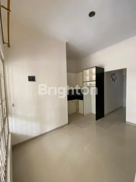 image RUMAH SIAP HUNI 2 LANTAI  MANSION RESIDENCE PONDOK KELAPA – LOKASI PREMIUM, SEMI FURNISH, JALAN 3 MOBIL (2)