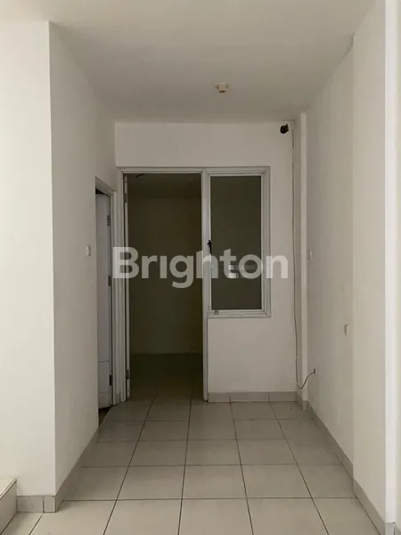 image DISEWAKAN RUKO RAPIH SIAP PAKAI DI COMMPPARK KOTA WISATA – COCOK KANTOR, KLINIK & RETAIL (4)