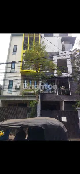 image RUMAH MENARIK DI GAJAH MADA (1)