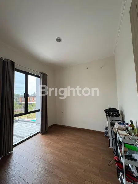 image RUMAH MEWAH 2 LANTAI DI SUVARNA SUTERA CLUSTER MERANTI (3)