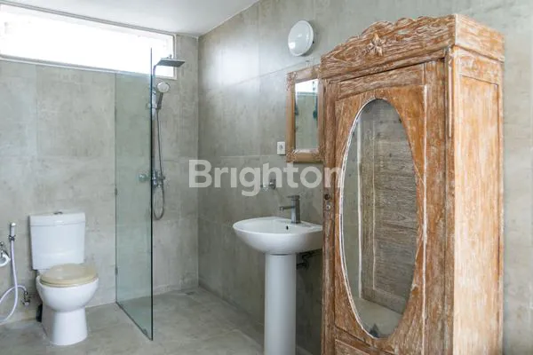 image VILLA MINIMALIS 3 LANTAI ADA ROOFTOP DAN POOL DI KEROBOKAN  (6)