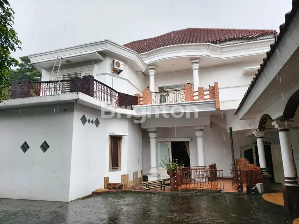image DIJUAL RUMAH MEWAH 2 LANTAI DI RIVERSIDE MALANG (4)