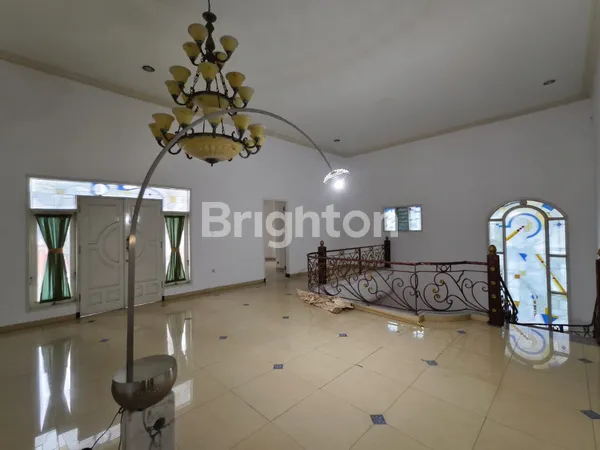 image DIJUAL RUMAH MEWAH 2 LANTAI DI RIVERSIDE MALANG (7)