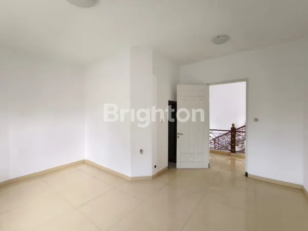 image DIJUAL RUMAH MEWAH 2 LANTAI DI RIVERSIDE MALANG (8)