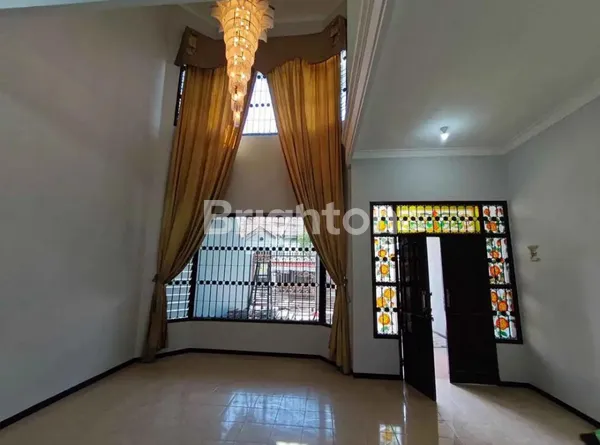 image JUAL RUMAH TENGAH KOTA NGAGEL SIAP HUNI. (7)