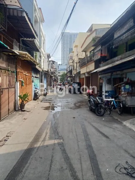 image RUMAH 3 LANTAI DI JEMBATAN BESI TAMBORA JAKARTA BARAT  (7)