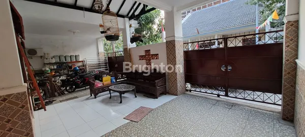 image RUMAH 2 LANTAI TERAWAT DEKAT MERR, SIER DI RUNGKUT BARATA (2)