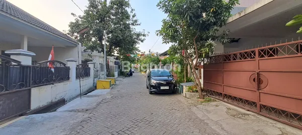 image RUMAH 2 LANTAI TERAWAT DEKAT MERR, SIER DI RUNGKUT BARATA (3)