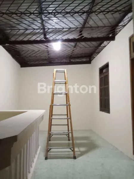 image JUAL CEPAT RUMAH 2 LANTAI SIAP HUNI DI SEMOLOWARU INDAH (4)