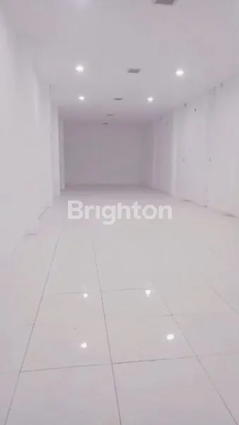 image GUDANG PINGGIR JALAN RAYA PROPINSI BISA DIAKSES TRUCK CONTAINER 40 FEET & TRUCK TRAILER (2)