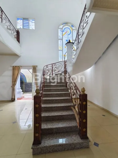 image RUMAH MEWAH SIAP HUNI DI KOTA MALANG (8)