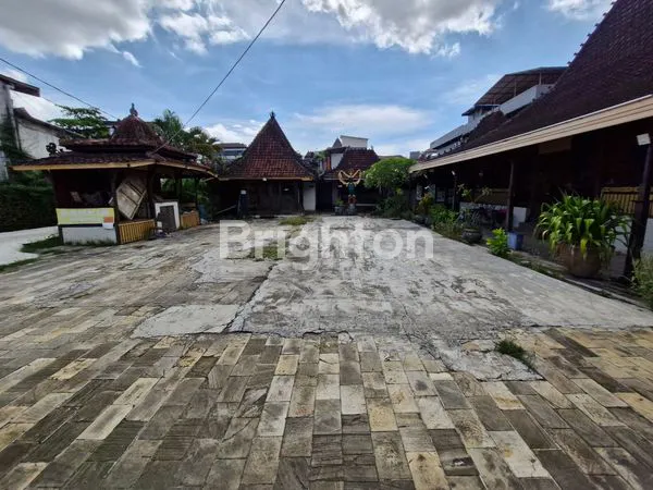 EX-RESTO JOGLO STYLE DENGAN LUAS  TANAH 2000M²