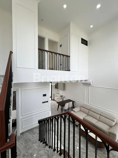 image RUMAH 2 LANTAI BERGAYA MODERN CLASSIC KEMANG PRATAMA BEKASI (3)
