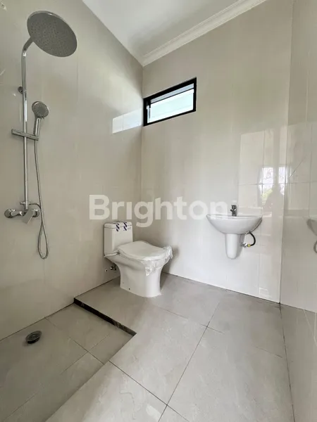 image RUMAH 2 LANTAI BERGAYA MODERN CLASSIC KEMANG PRATAMA BEKASI (8)