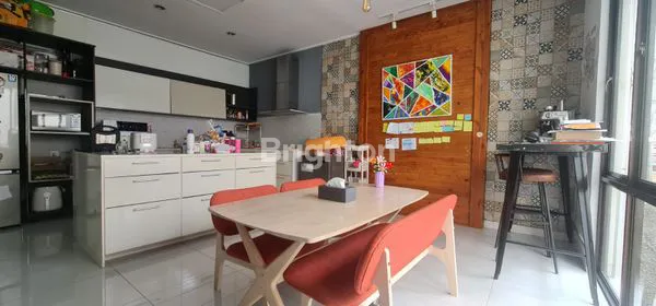 image RUMAH MODERN 3 LANTAI DI PRIMAVERA FORESTA BSD CITY.. (3)