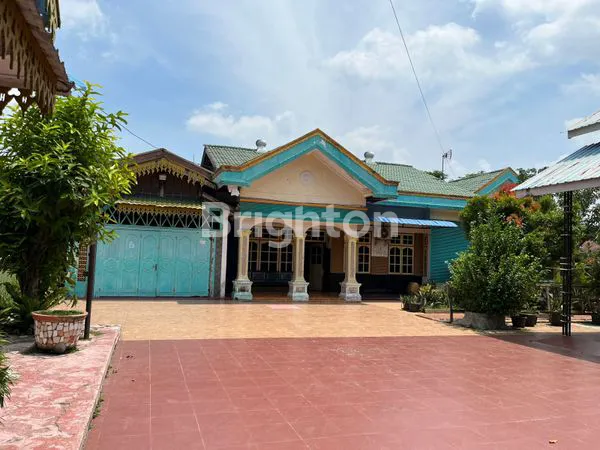 image RUMAH MEWAH DENGAN HALAMAN LUAS BINJAI (2)