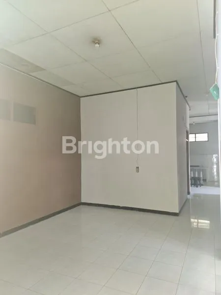 image MAU SEWA RUMAH MURAH TENGAH KOTA SOLO JALAN DEPAN LUAS? (7)