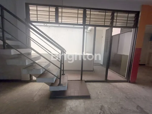 image BANGUNAN 2 LANTAI NGAGEL SURABAYA NOL JALAN KEMBAR UTAMA COCOK BUAT KANTOR APA SAJA (3)